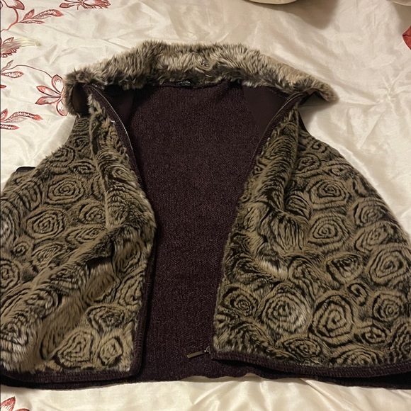 Women’s Faux Fur Vest with Detachable Collar - Size 2X - Picture 5 of 11